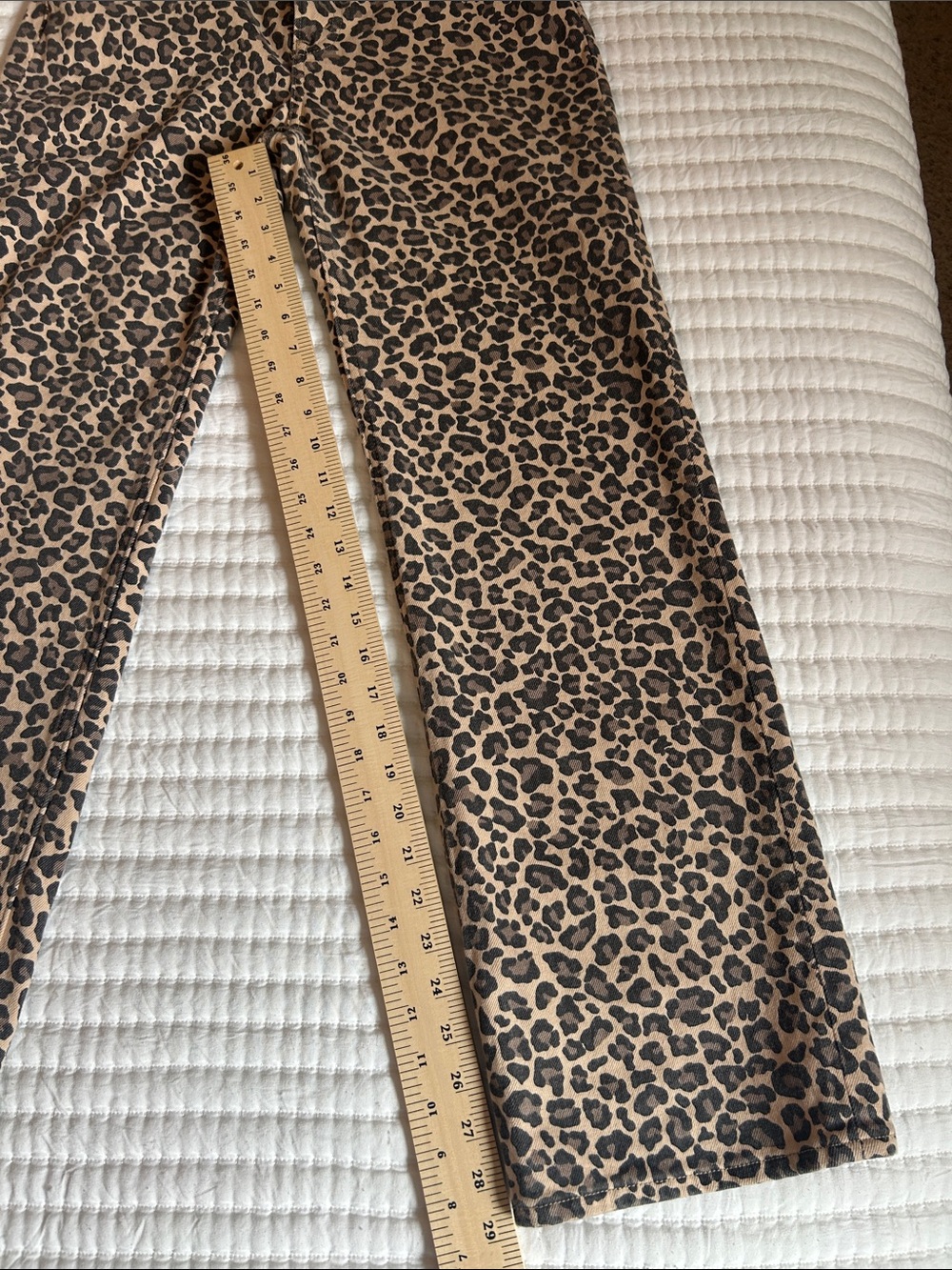Abercrombie & Fitch The 90’s Relaxed Animal Print Denim Size 26S - Picture 4 of 6